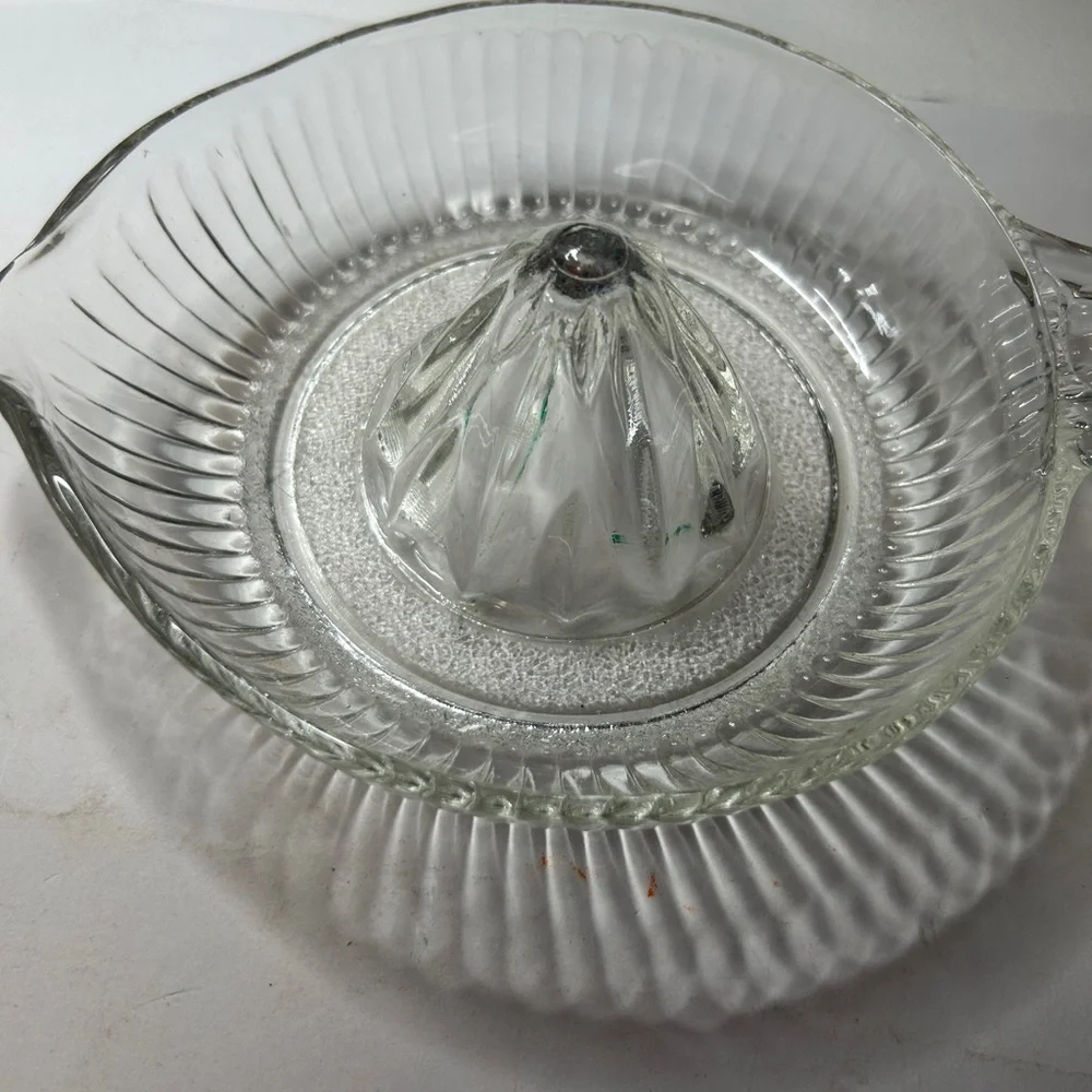 Clear Glass Citrus Juicer